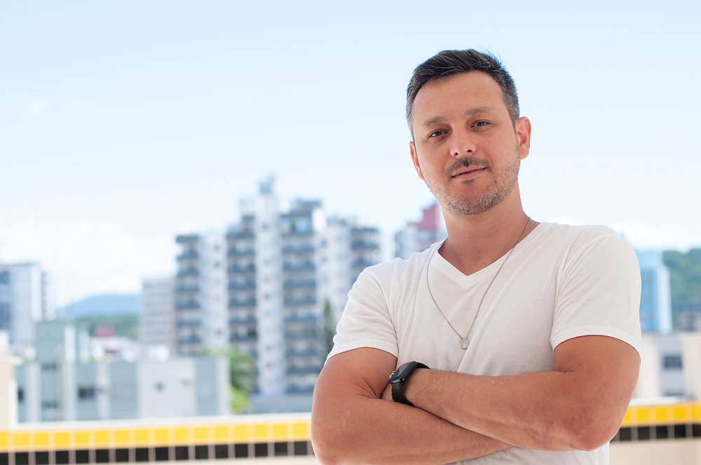 João Ogava, fundador e gestor de tráfego da Imóvel Ads